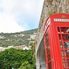 Las cl&aacute;sicas cabinas rojas, en La Roca.