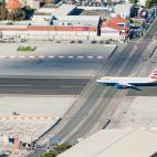 El aeropuerto de Gibraltar, motivo de pol&eacute;mica recurrente con Espa&ntilde;a hasta que se firm&oacute; el acuerdo de uso compartido.
