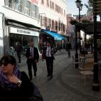 Fabian Picardo, por las calles de Gibraltar.