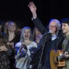 Sanders es un enamorado de la música. En la imagen, con Ezra Koenig, cantante de Vampire Weekend.