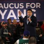 Un gran n&uacute;mero de dem&oacute;cratas han llegado vivos a la votaci&oacute;n de este lunes, aunque parte de ellos est&aacute;n ya medio moribundos. Algunos, como el empresario Andrew Yang, que recoge un 4,3% de la intenci&oacute;n de voto a...