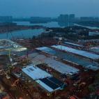 Con este centro se espera descongestionar a otros hospitales de Wuhan en la lucha contra el coronavirus, que ha dejado al menos 361 muertos y 17.205 infectados diagnosticados en China hasta el momento, la mayoría de ellos en la provincia de Hub...