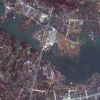 Las obras de Huoshenshan comenzaron el 23 de enero y pronto los medios estatales difundieron imágenes de más de un centenar de vehículos de obra, sobre todo, excavadoras, trabajando sin descanso en una vasta superficie.