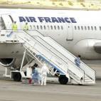 5c8b2bf5240000f404a44479