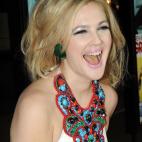 Drew Barrymore aseguró en una entrevista a la revista Contact en 2009: "¿Si me gustan las mujeres sexualmente? Sí, ya lo creo. Totalmente. Siempre me he considerado bisexual. Me encanta el cuerpo de una mujer. Estar con una mujer es como exp...