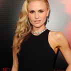 Casada con el protagonista de la serie True Blood Stephen Moyer, Anna Paquin dijo a la revista Zooey en 2009: "La bisexualidad no es un problema. Es algo natural que se tiene y no es una decisión, es algo que se siente".