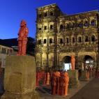 5c8a6cbb250000bd058120de