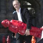 5c8a6cbd3b000037066bf6cc