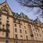 La terrorífica película de Roman Polanski La semilla del diablo se rodó en este famoso edificio de Nueva York. No es lo único que le da renombre: a sus puertas fue asesinado John Lennon en 1980, cuando salía de uno de los apartamentos de su...