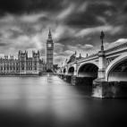 De las pelis de infectados, muy apropiadas para Halloween, hay que destacar la famosa escena en el puente de Westminster de 28 días después. El puente sobre el río Támesis es uno de los más famosos de la ciudad, además de uno de los más e...