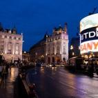 Con el tema de los hombres lobo hay otra película que marcó un antes y un después: Un hombre lobo americano en Londres. Con un título tan claro no hay que dar muchas vueltas para encontrar las localizaciones. En este caso, una de las más de...
