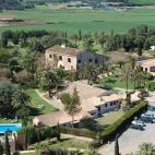 Esta casa señorial del siglo XVII, situada en un encantador valle de la costa este de Mallorca, cuenta con paradisíacos campos y verdes jardines, 32 habitaciones —entre ellas unas maravillosas villas privadas de lujo—, pista de tenis, sala...