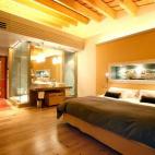 A los pies de la montaña de Montserrat, este hotel-bodega ubicado en una finca del siglo XVI cuenta con 12 habitaciones con vistas a las viñas y al monte. El hotel ofrece gran cantidad de opciones culturales y gastronómicas a los clientes, de...