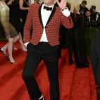 5c8add50230000dd0423d826