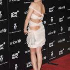 5c8a4e40250000e203c8df93