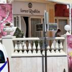 El 28 de julio 2013, a plena luz del día, un hombre armado se hizo con un botín de más de cien millones de dólares en joyas en el Hotel Carlton en Cannes. El incidente ocurrió en un ala del prestigioso centro La Croisette, reservado para e...