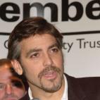 Clooney durante la presentación de un programa de ayuda a los familiares de las víctimas del 11-S en Nueva York en diciembre de 2001.