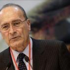 El alcalde de Málaga, Francisco de la Torre (PP), trató de defender este lunes la seguridad de la feria de su ciudad, donde presuntamente se había cometido una violación el pasado domingo por la mañana -el caso fue después archivado y los ...