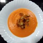 Se necesitan patatas, zanahorias, cebolla, nata de cocinar o leche evaporada y caldo de pollo. Aquí puedes leer la receta completa.