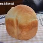 Los ingredientes son agua o leche, yogurt, sal, azúcar o miel, levadura, lecitina de soja y aceite de oliva. Aquí tienes la receta completa.