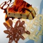 Con piña en lata, nata para montar, gelatina de limón, caramelo líquido y reducción de Pedro Ximénez para decorar. Ésta es la receta completa .