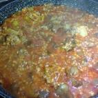 Los robellons pueden ser frescos o en conserva, al igual que las castañas. Para este plato también necesitarás avellanas y conejo troceado. Consulta la receta en CookPad