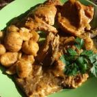 Este es un plato consistente para los días de frío, que lleva conejo, setas y castañas. Consulta la receta paso a paso.