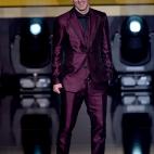 No sabemos si el futbolista quer&iacute;a adelantar la Navidad con este total look de brilli-brilli.