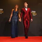 Est&aacute; claro que a Messi le gusta el rojo. En este caso tir&oacute; de rojo pasi&oacute;n satinado y se pas&oacute; de frenada.