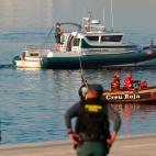 Embarcaciones de la Guardia Civil y la Cruz Roja Internacional escoltan al Dattilo