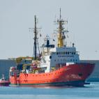 El barco Aquarius llega al puerto de Valencia con 106 migrantes a bordo