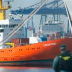 El Aquarius llega al puerto de Valencia