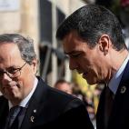Para dar el máximo rango institucional al encuentro, Torra ha recibido a Sánchez a las puertas del Palau, en la plaza Sant Jaume de Barcelona, con una formación de gala de los Mossos d'Esquadra.