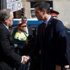 La reunión entre el presidente catalán, Quim Torra, y el jefe del Gobierno, Pedro Sánchez, en el Palau de la Generalitat ha comenzado poco después de las 12.00 horas.