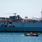 El barco de la marina italiana Orione entra en el puerto de Valencia