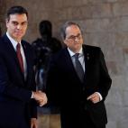 En la galería gótica del Palau, ambos han vuelto a protagonizar un apretón de manos ante los medios gráficos, antes de entrar en el despacho presidencial para dar inicio a la reunión.