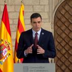 S&aacute;nchez ha comparecido ante los medios tras el encuentro para trasmitir su intenci&oacute;n de "recomenzar": "La ley es la condici&oacute;n pero el di&aacute;logo es el camino", ha afirmado el presidente, quien ha expresado que la mesa de...