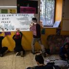 Mas de cincuenta colectivos de activistas pasan a lo largo de la semana por la calle Gobernador numero 39, en pleno centro de Madrid.