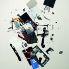 Teléfono, 2007. BlackBerry. Número de piezas: 120. Photo credit: ©2013 Todd McLellan. Photo reproduced with the permission of Thames & Hudson.