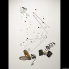 Lámpara de mesa, 2002; IKEA. Número de piezas: 73 Photo credit: ©2013 Todd McLellan. Photo reproduced with the permission of Thames & Hudson.