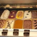 La Helader&iacute;a AZOR est&aacute; ubicada en el municipio de &Aacute;guilas y tiene a sus espaldas m&aacute;s de 40 a&ntilde;os de experiencia en la elaboraci&oacute;n artesanal de estos dulces. Como es un local del sureste de Espa&...