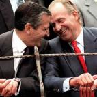 Los dos, en actitud de complicidad, durante una corrida de la Feria de San Isidro en el año 1998.