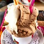 El artesano heladero Antonio Sirvent ofrece una amplia gama de productos a partir de ingredientes naturales y nobles elaborados en el obrador de Cambrils. Todo ello, con la garant&iacute;a de disfrutar de una calidad excelente y con ingredi...