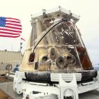 ARCHIVO- Esta imagen del jueves 31 de mayo de 2012 proporcionada por la empresa SpaceX muestra la nave espacial Dragon en la cubierta de una embarcación en el Océano Pacífico, tras ser la primera nave espacial comercial del mundo en visitar l...