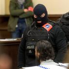 5c8a5c40260000f903fe40f6