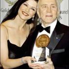 Junto a Catherine Zeta-Jones en los Premios del Sindicato de Productores Americanos