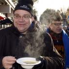 El partido antieuro finlandés ha logrado menos votos de los previstos, pero aún así consigue 2 diputados. Su líder, James Hirvisaari, fue multado en 2011 por comentarios antimusulmanos publicados en su blog. Otro de sus miembros rechazó l...