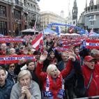 En Austria, el euroescéptico y nacionalista FPO sube hasta el 20% de los votos, frente a un 13,1% obtenido en 2009. "Si hay inmigrantes, procedentes de Turquía, que se quejan de que hay una cruz colgada en el aula en la escuela, entonces yo ...