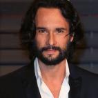 No sólo cuenta con una carrera internacional a sus espaldas, sino que además tiene lo que hay que tener para ser un agente 007: encanto y carisma. - HuffPost Brasil