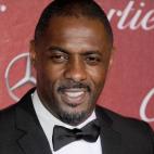 Porque ya va siendo hora de tener un Bond negro. Es enigmático, atractivo y sabe cuidar de sí mismo, como demostró en la serie Luther. - HuffPost Reino Unido